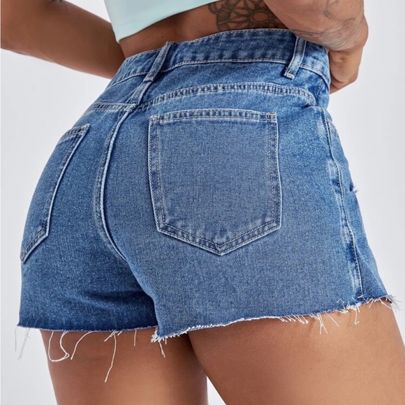 Shein | Raw Hem Ripped Chain Detail Denim Skort | Size 4 - Picture 2 of 8